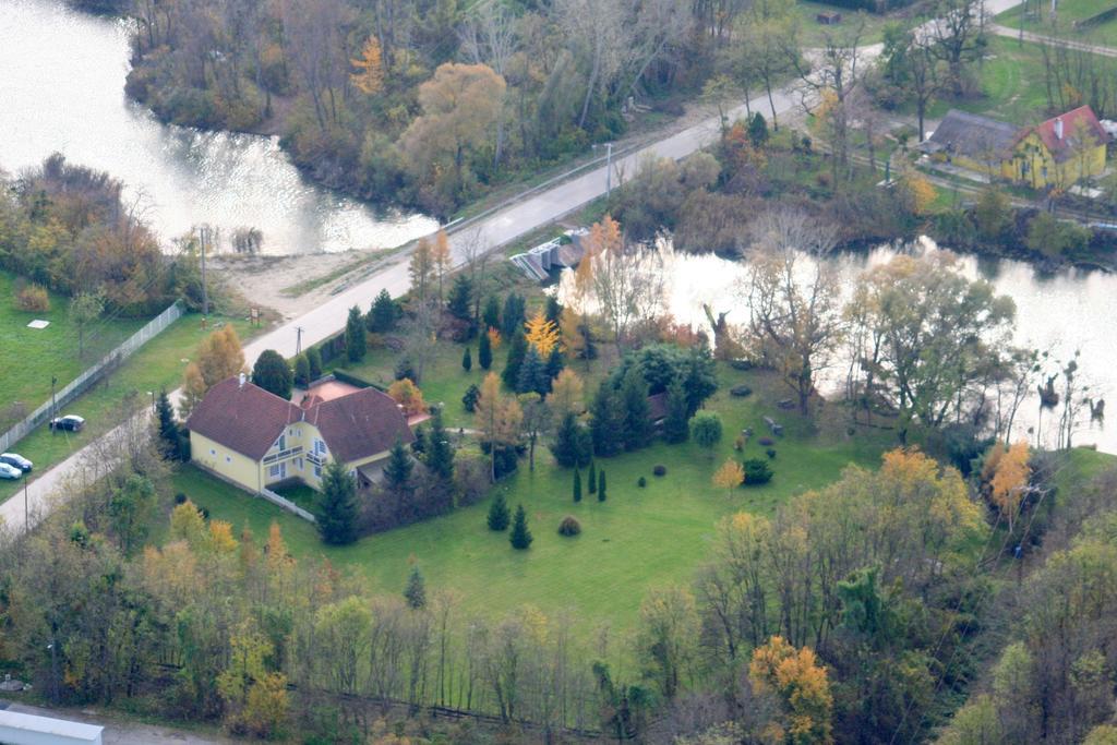 Villa Hedi Dunakiliti Bagian luar foto