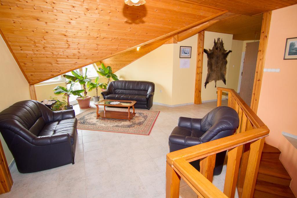 Villa Hedi Dunakiliti Bagian luar foto