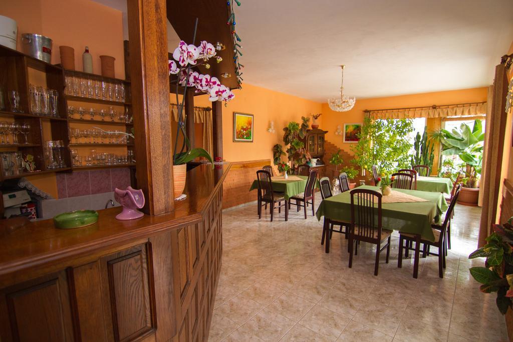 Villa Hedi Dunakiliti Bagian luar foto