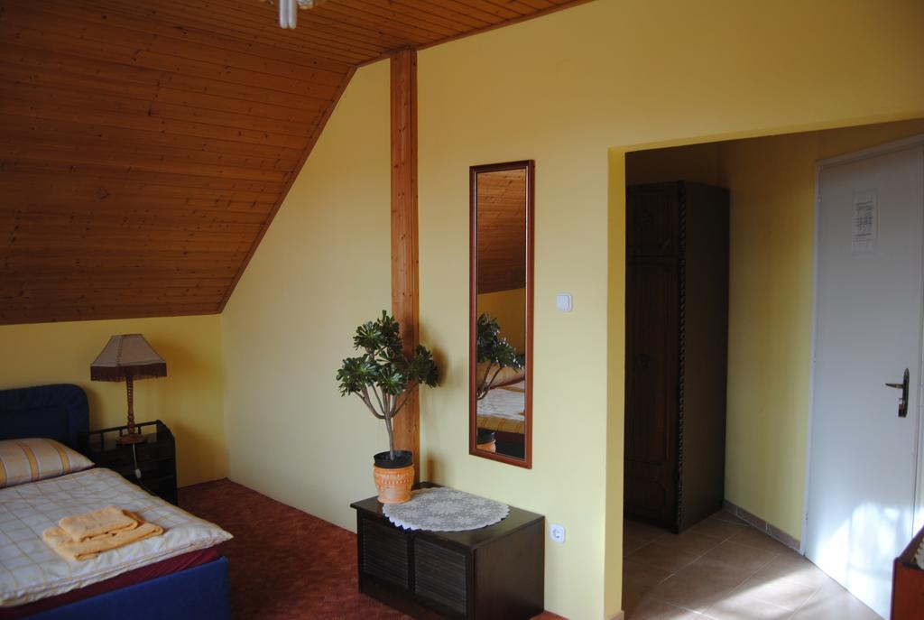 Villa Hedi Dunakiliti Bagian luar foto