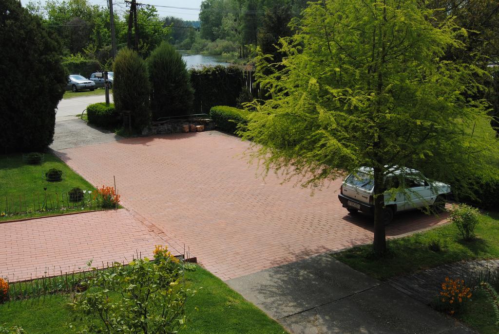 Villa Hedi Dunakiliti Bagian luar foto