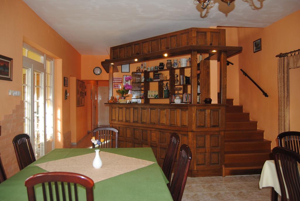 Villa Hedi Dunakiliti Bagian luar foto